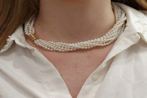 Twisted pearl necklace